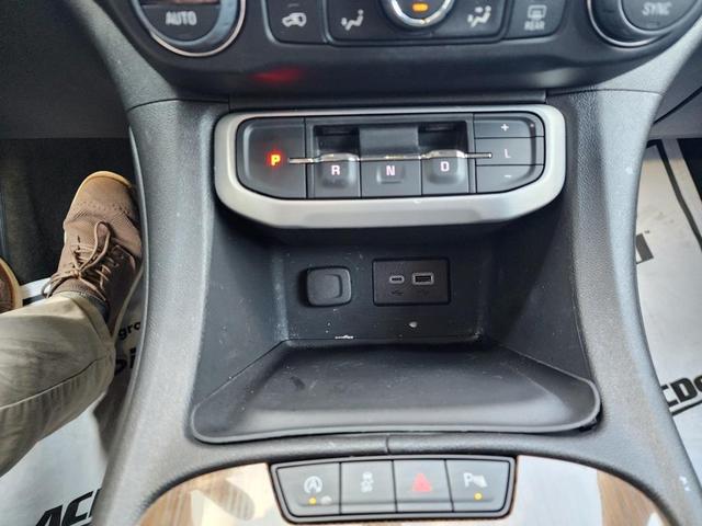 Photo of 2023 Summit White GMC Acadia