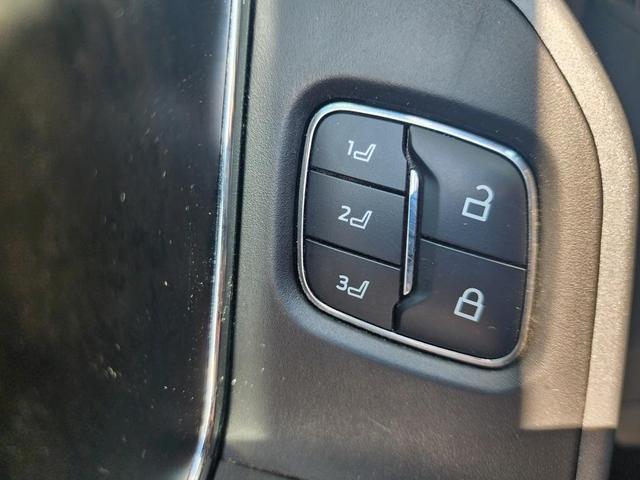 Photo of 2023 Oxford White Ford F-250