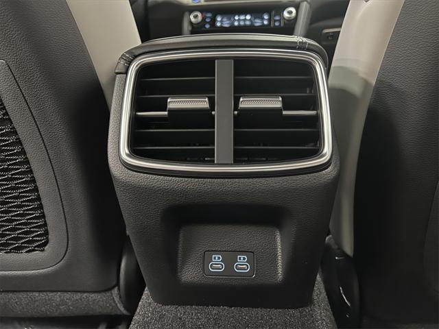 Photo of 2025 Uyuni White Genesis G70