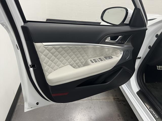 Photo of 2025 Uyuni White Genesis G70