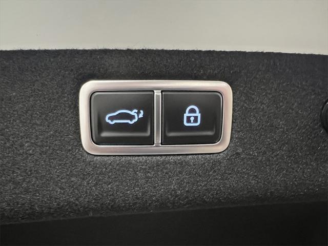 Photo of 2025 Uyuni White Genesis G70