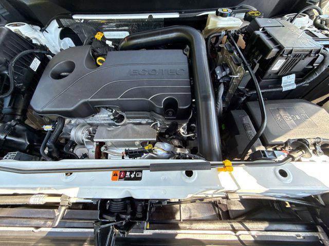 Photo of 2024 Summit White Chevrolet Equinox