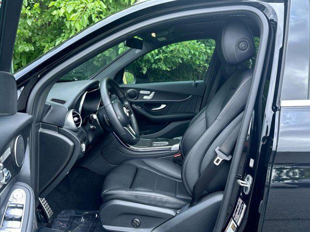 Photo of 2022 Black Mercedes-Benz GLC 300