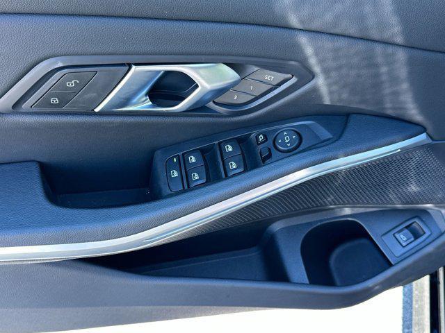 Photo of 2025 Black Sapphire Metallic BMW 330