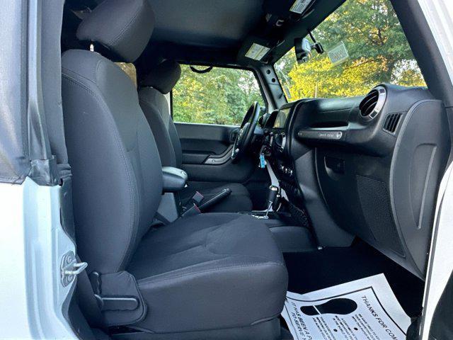 Photo of 2018 Bright White Clearcoat Jeep Wrangler JK
