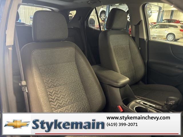Photo of 2022 Blue Glow Metallic Chevrolet Equinox