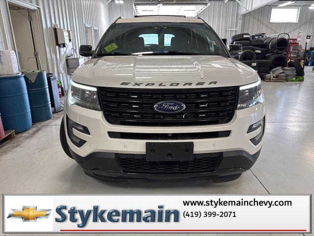 Photo of 2016 White Platinum Metallic Tri-Coat Ford Explorer
