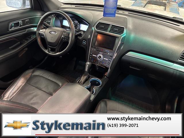 Photo of 2016 White Platinum Metallic Tri-Coat Ford Explorer
