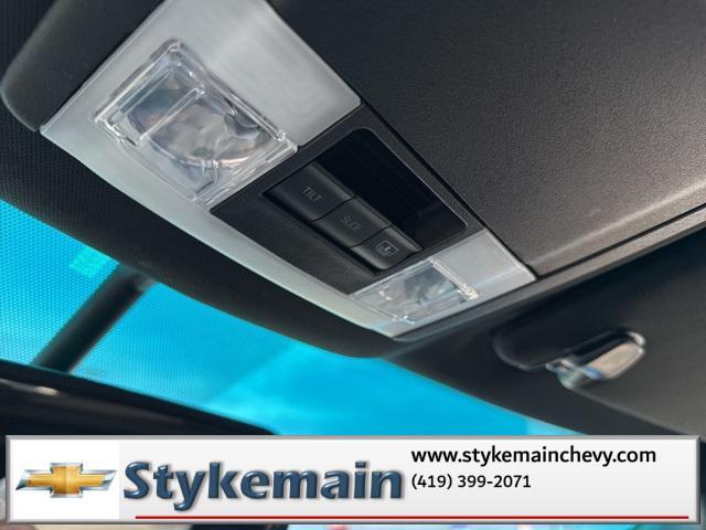 Photo of 2016 White Platinum Metallic Tri-Coat Ford Explorer
