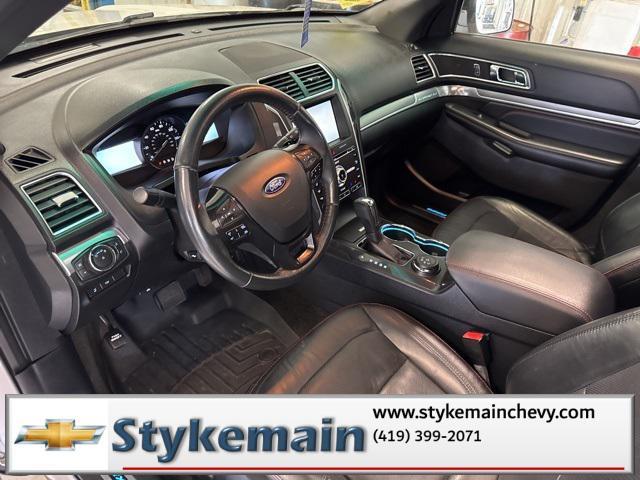 Photo of 2016 White Platinum Metallic Tri-Coat Ford Explorer