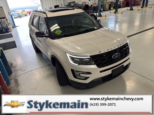 Photo of 2016 White Platinum Metallic Tri-Coat Ford Explorer