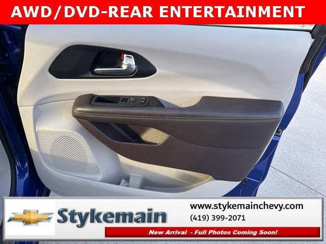 Photo of 2021 Ocean Blue Metallic Chrysler Pacifica