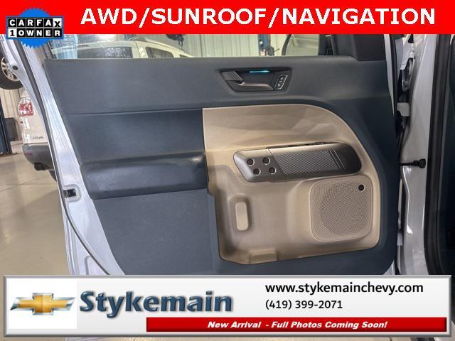 Photo of 2025 Space White Metallic Ford Maverick