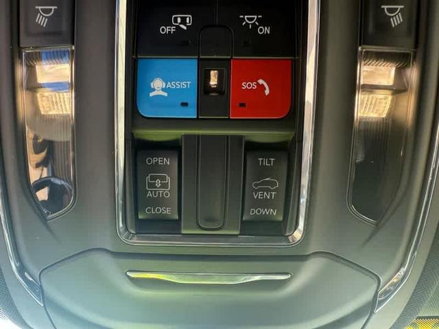 Photo of 2023 Bright White Clearcoat Jeep Grand Cherokee