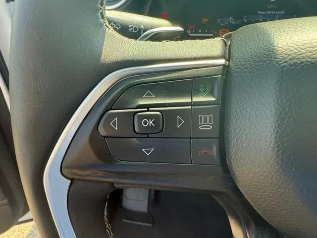 Photo of 2023 Bright White Clearcoat Jeep Grand Cherokee
