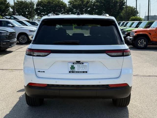 Photo of 2023 Bright White Clearcoat Jeep Grand Cherokee