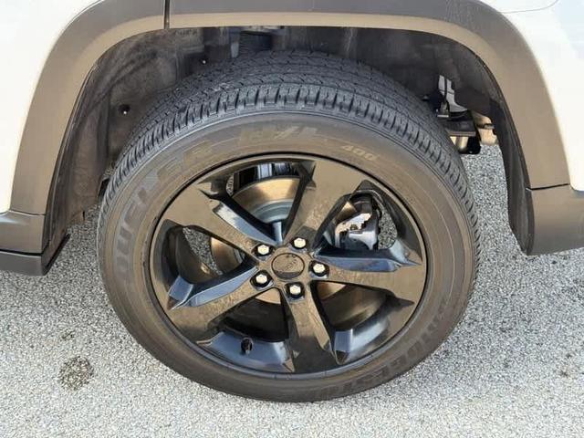 Photo of 2023 Bright White Clearcoat Jeep Grand Cherokee