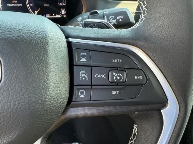 Photo of 2025 Bright White Clearcoat Jeep Grand Cherokee L