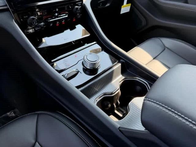 Photo of 2025 Bright White Clearcoat Jeep Grand Cherokee L