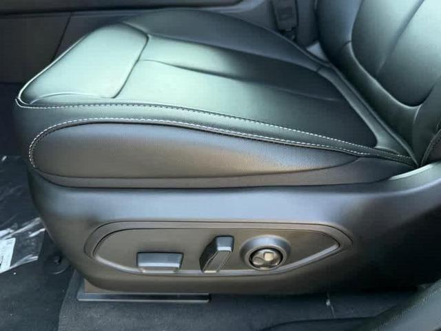 Photo of 2025 Bright White Clearcoat Jeep Grand Cherokee L