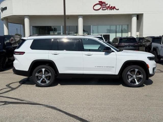 Photo of 2025 Bright White Clearcoat Jeep Grand Cherokee L