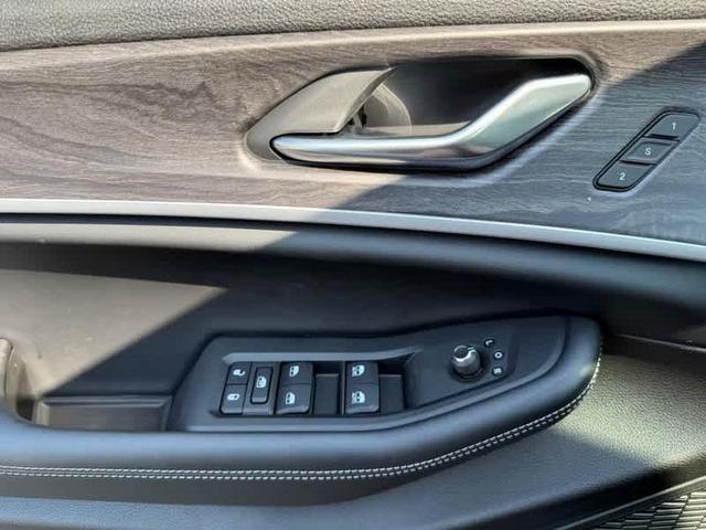 Photo of 2025 Bright White Clearcoat Jeep Grand Cherokee L