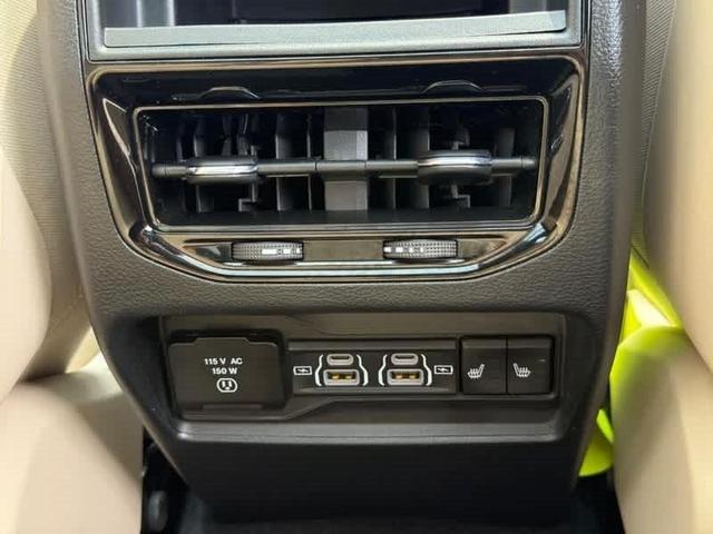 Photo of 2023 Rocky Mountain Pearlcoat Jeep Grand Cherokee