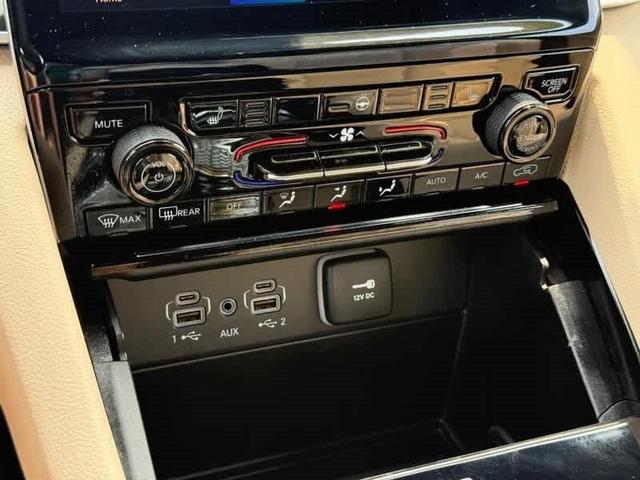 Photo of 2023 Rocky Mountain Pearlcoat Jeep Grand Cherokee