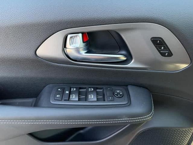 Photo of 2026 Bright White Clearcoat Chrysler Pacifica