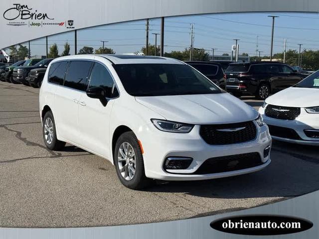 Photo of 2026 Bright White Clearcoat Chrysler Pacifica