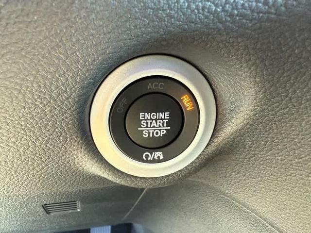 Photo of 2026 Bright White Clearcoat Chrysler Pacifica