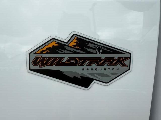 Photo of 2023 Oxford White Ford Bronco