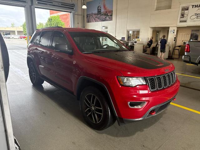 Photo of 2017 Redline 2 Coat Pearl Jeep Grand Cherokee