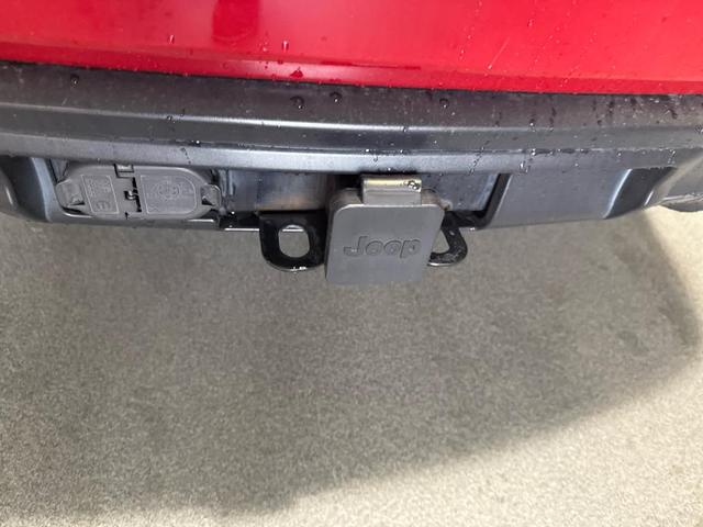Photo of 2017 Redline 2 Coat Pearl Jeep Grand Cherokee