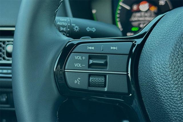 Photo of 2025 Platinum White Pearl Honda Civic Hybrid
