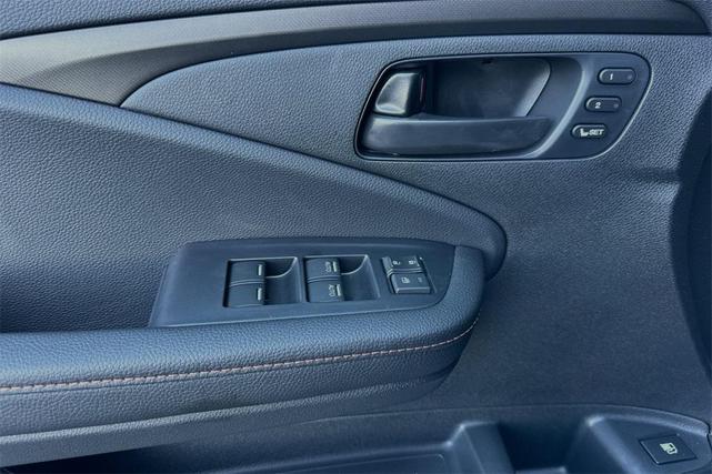 Photo of 2025 Sonic Gray Pearl Honda Ridgeline