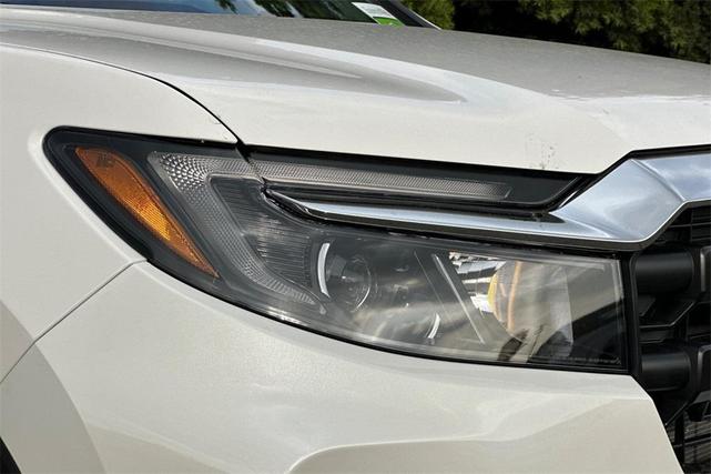 Photo of 2025 Platinum White Pearl Honda Ridgeline