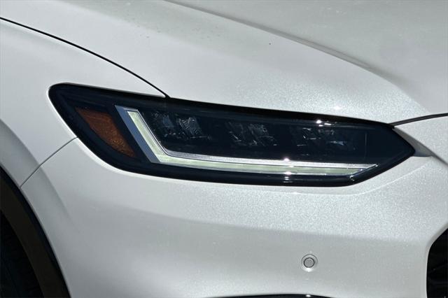 Photo of 2026 Platinum White Pearl Honda HR-V