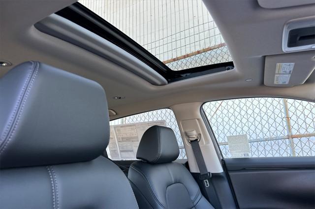 Photo of 2026 Platinum White Pearl Honda HR-V