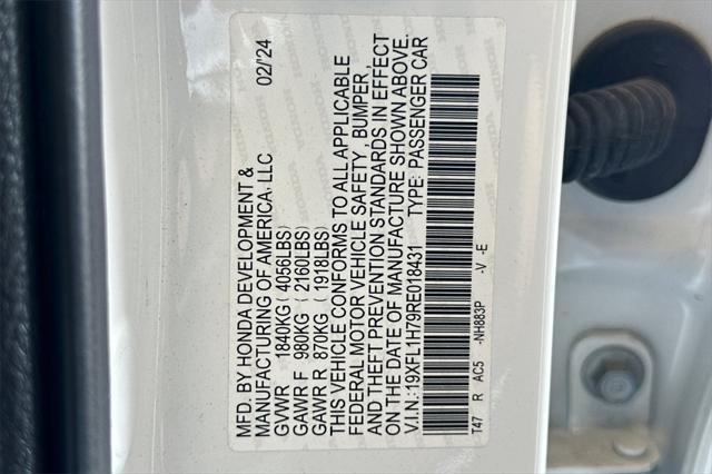 Photo of 2024 Platinum White Pearl Honda Civic