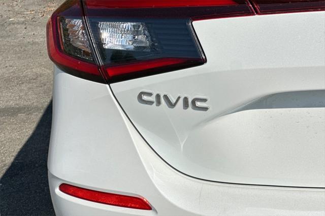 Photo of 2024 Platinum White Pearl Honda Civic