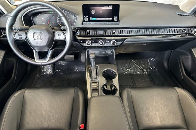 Photo of 2024 Platinum White Pearl Honda Civic