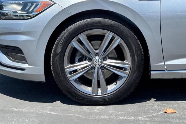 Photo of 2020 Silver Metallic Volkswagen Jetta