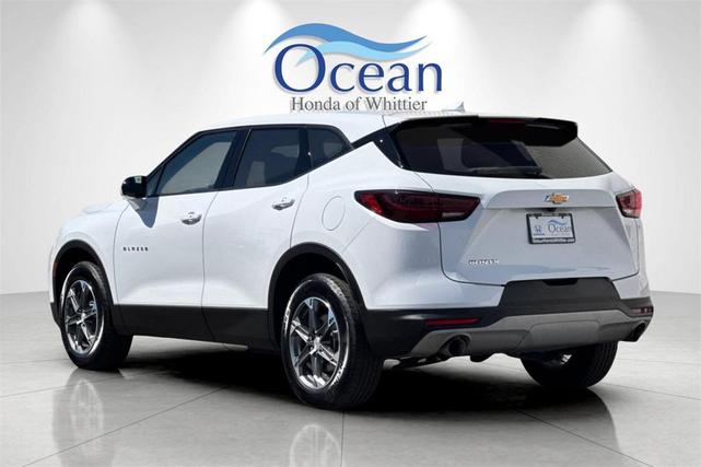 Photo of 2025 Summit White Chevrolet Blazer