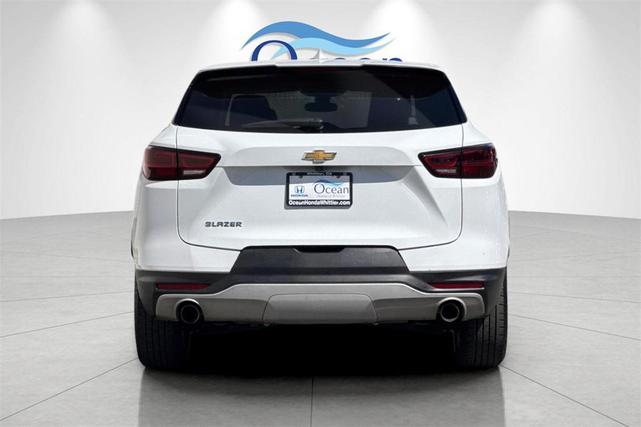 Photo of 2025 Summit White Chevrolet Blazer