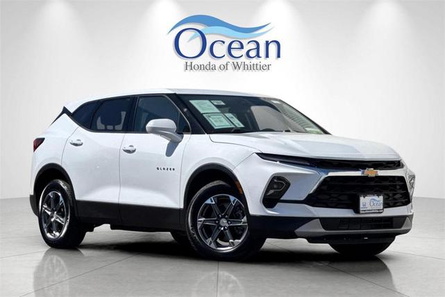 Photo of 2025 Summit White Chevrolet Blazer