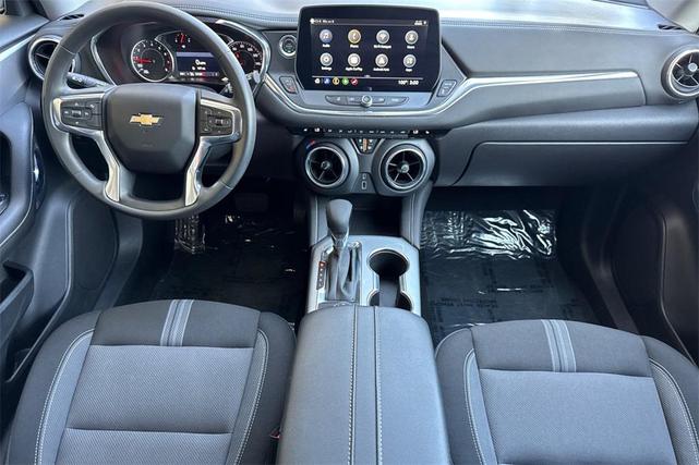 Photo of 2025 Summit White Chevrolet Blazer