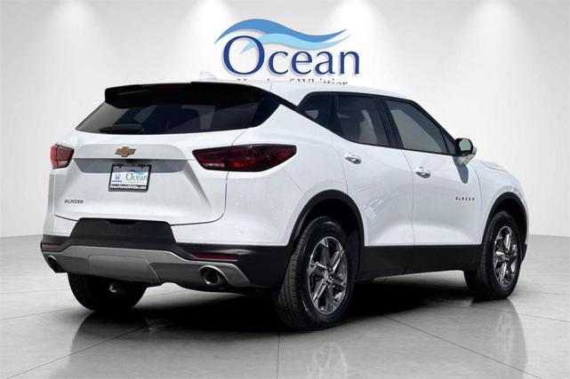 Photo of 2025 Summit White Chevrolet Blazer