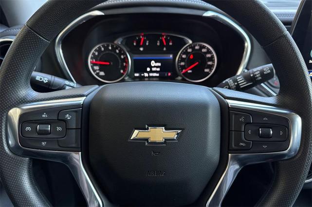 Photo of 2025 Summit White Chevrolet Blazer