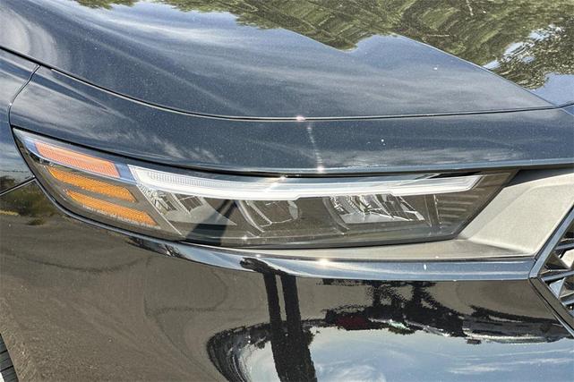 Photo of 2025 Crystal Black Pearl Honda Accord